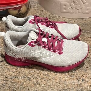 Brooks Women's Running Shoes - White and Pink - levitate 5